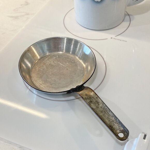 Vintage Wearever Small Skillet 2506 Aluminum 5 1/2" Frying Pan Made in USA - Picture 2 of 5